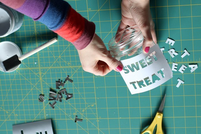 Who doesn't love a cute little candy jar? Check out this quick and easy tutorial, including a video, to upcycle this old mason jar and make into something new and special | DIY candy jar tutorial