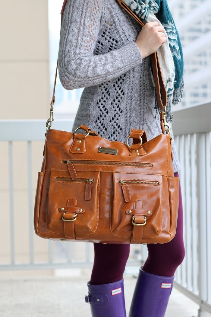 FashionablyEmployed.com | Real life travel style for moms, including this perfect bag for photo-loving moms | casual style, travel style for moms
