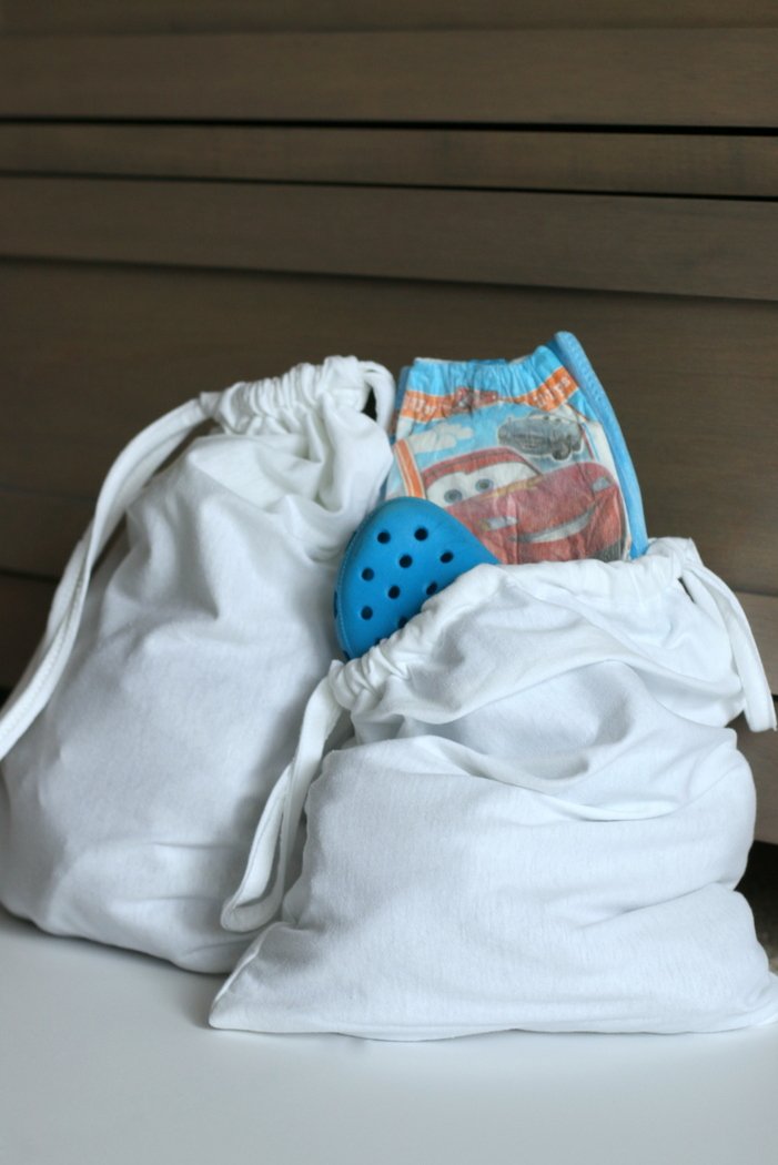 Got an extra t-shirt that needs a new life? This super easy DIY project shows you how to upcycle that shirt into a great new drawstring bag that you can use for so many things! Click through to check out the step-by-step instructions that even the most beginner sewist can complete.