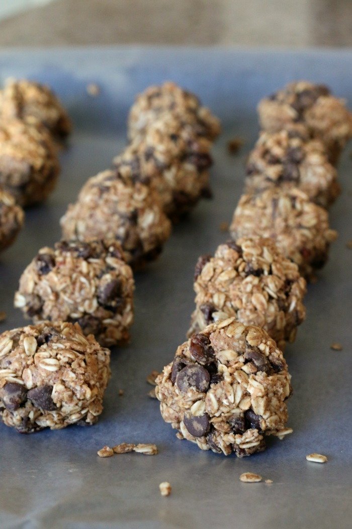 Healthy No-Bake Chocolate Peanut Butter Balls