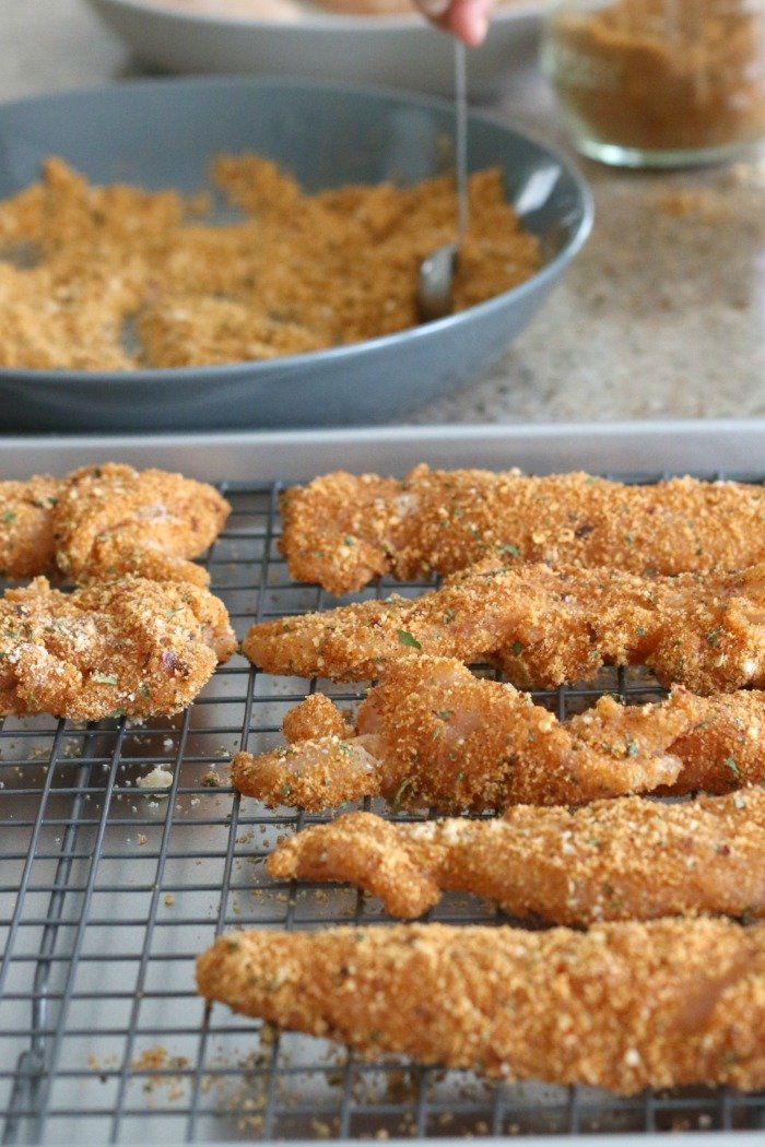 Check out this healthy, Paleo, gluten-free and kid-friendly chicken tender recipe. Sure to be a crowd pleaser!