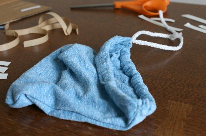 diy-drawstring-bag-with-thread-pulled-through-for-handle