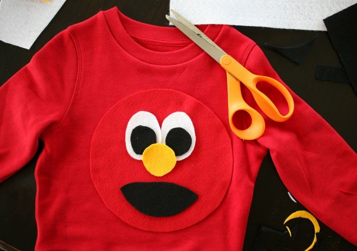 elmo-face-on-a-simple-diy-halloween-costume-2