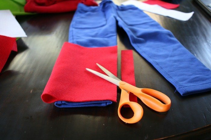 fold-over-felt-to-measure-the-width-of-the-pant-leg