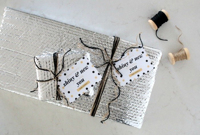 HEY LOOK: FREEBIES: BOLD GIFT WRAPPING & BOXES + TAGS