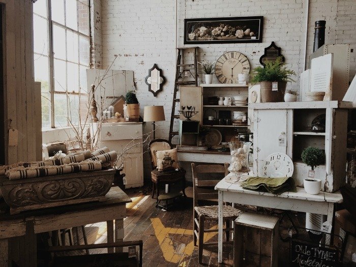 5 Great Ways to Include Antiques in Any Decor