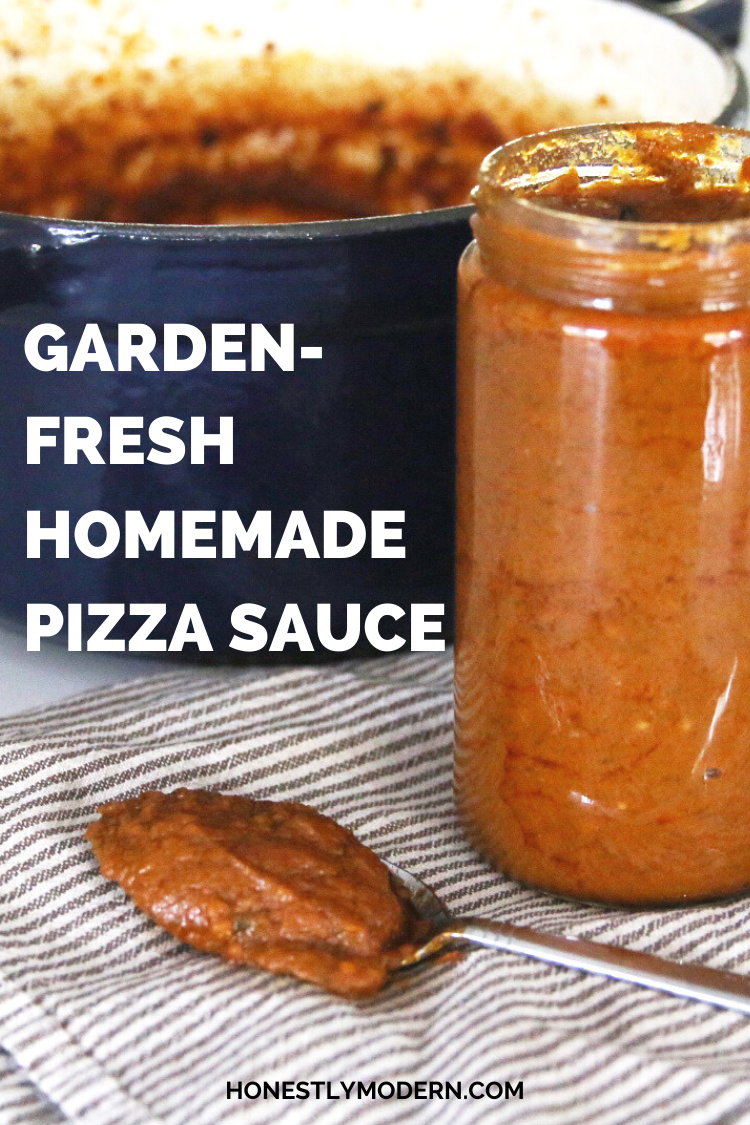 Not sure how to use up all the tomatoes from your garden? Try this super simple and delicious homemade pizza sauce recipe to use up tomatoes before they go to waste.  | #HonestlyModern  #zerofoodwaste #homemade #gardenrecipe