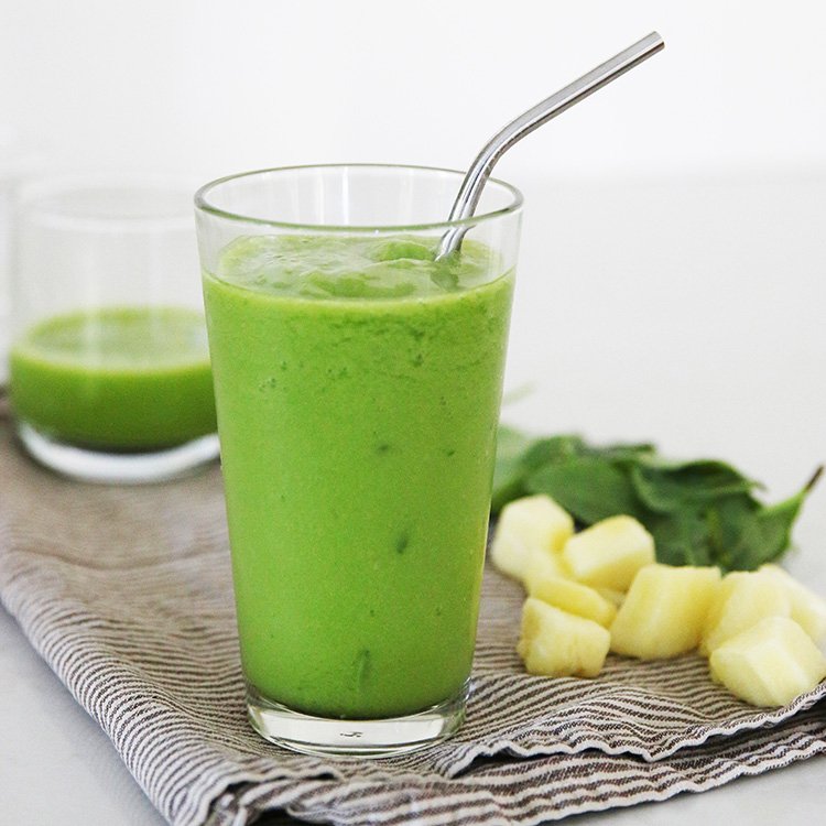 Delicious Spinach Banana Mango Green Smoothie