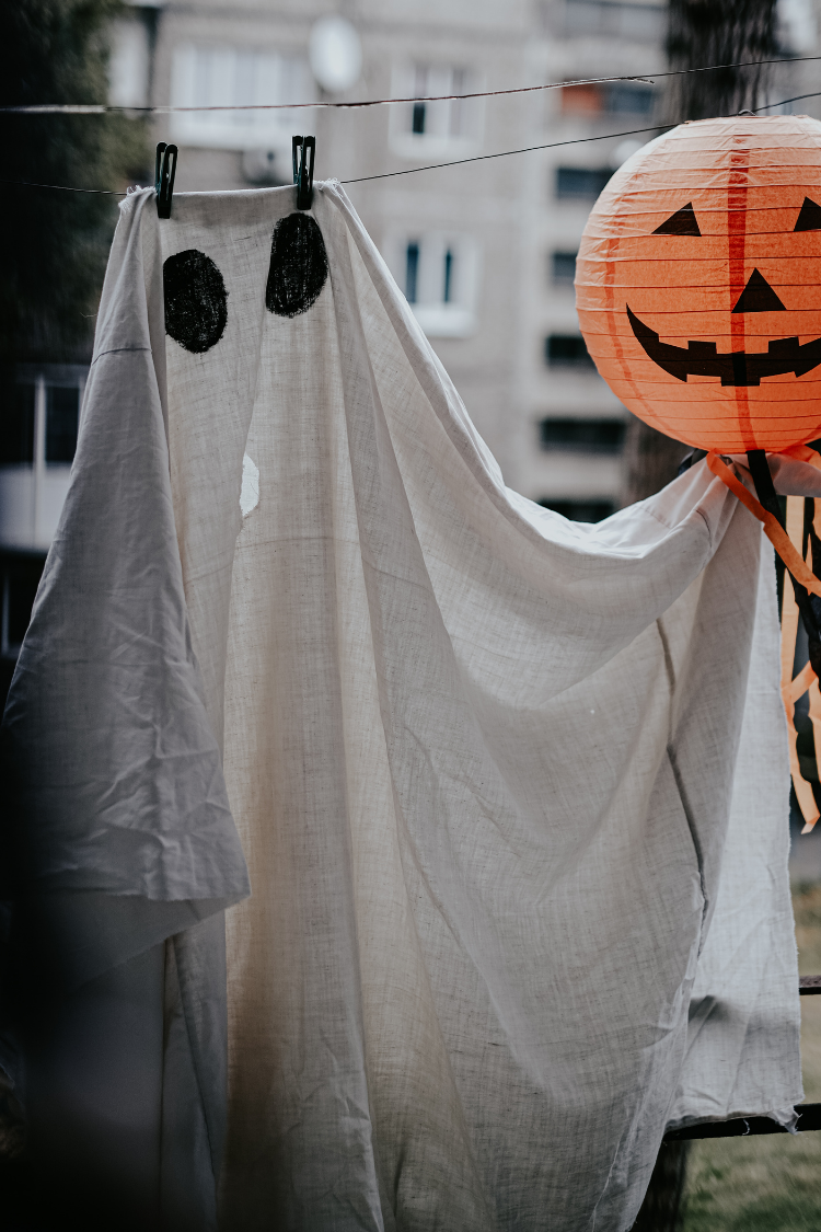 4 Ways To Find Eco-Friendly Halloween Costumes On A Budget - Honestly ...