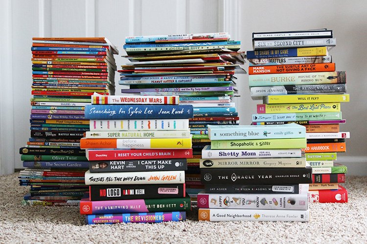 30+ Ways To Responsibly Dispose Of Old Books (Sell, Donate, & Recycle)