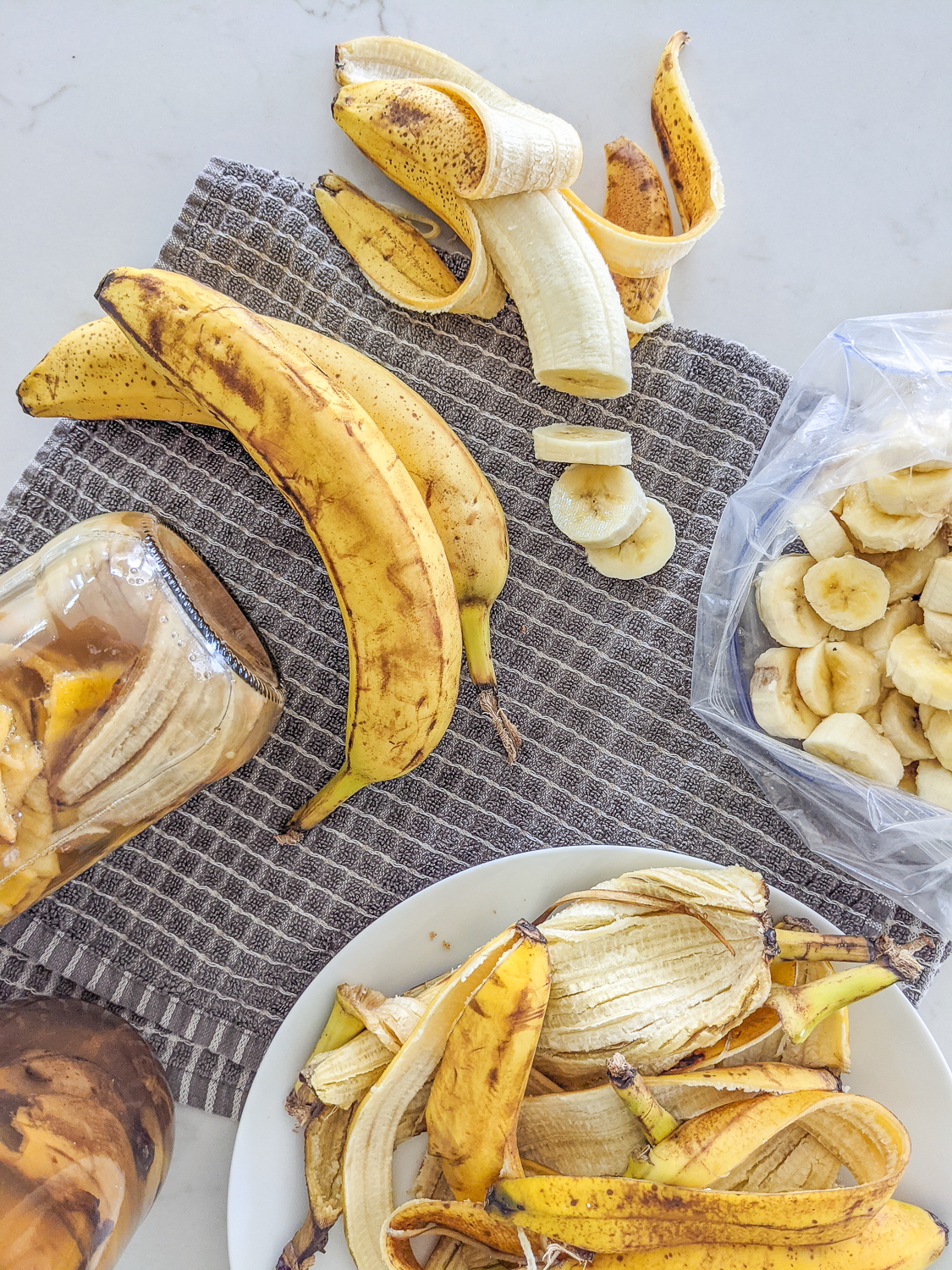 It bugs me to no end that the organic bananas come with this useless band  around them which the conventional ones don't. : r/ZeroWaste