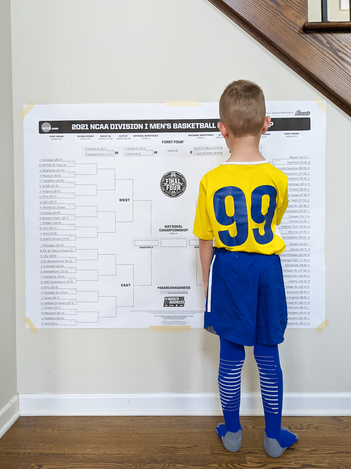 print a large March Madness bracket