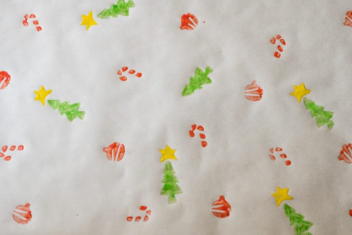 Sustainable Christmas: DIY Compostable Wrapping Paper - Honestly Modern
