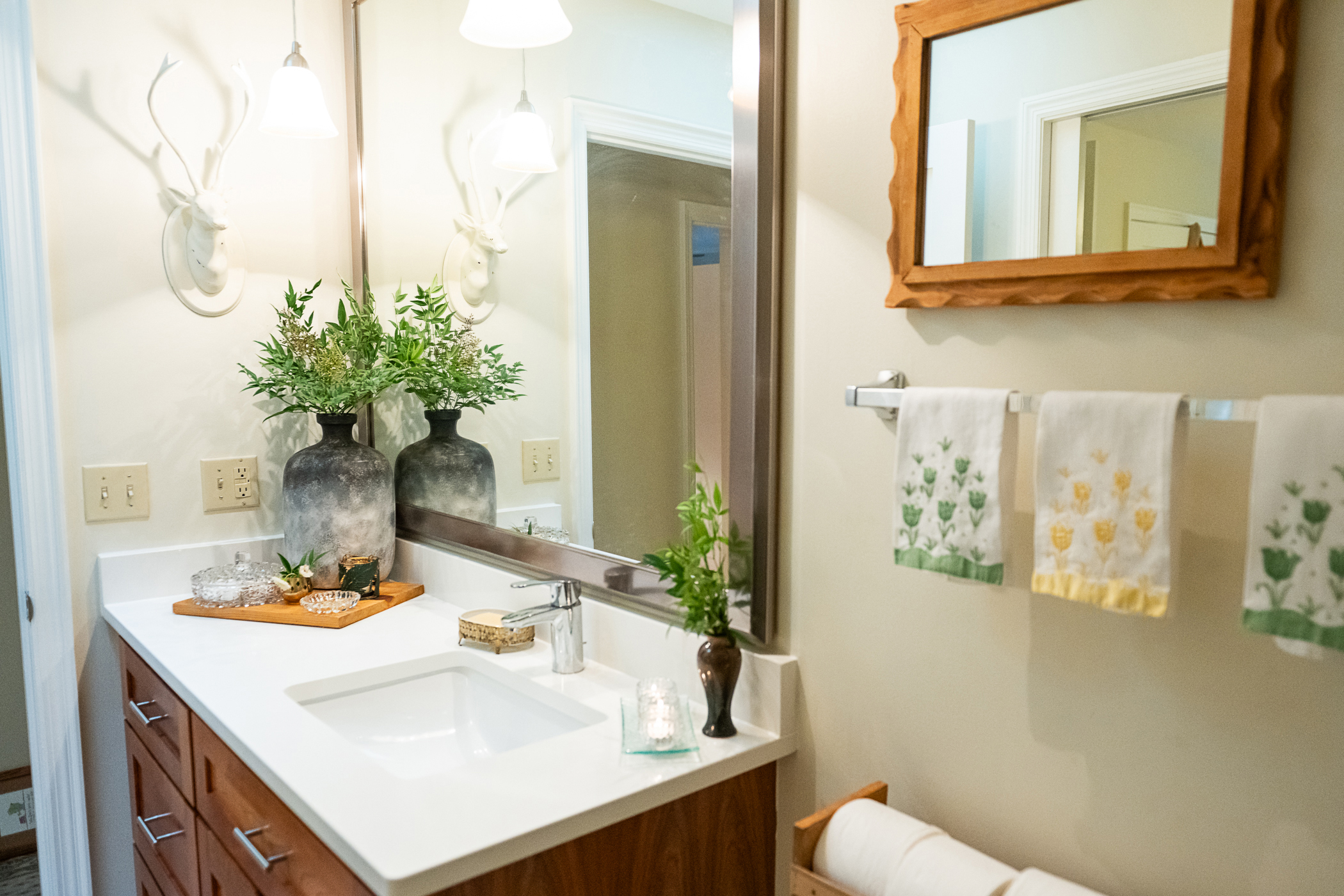 Easy Budget Bathroom Makeover Using Thrift Store Finds