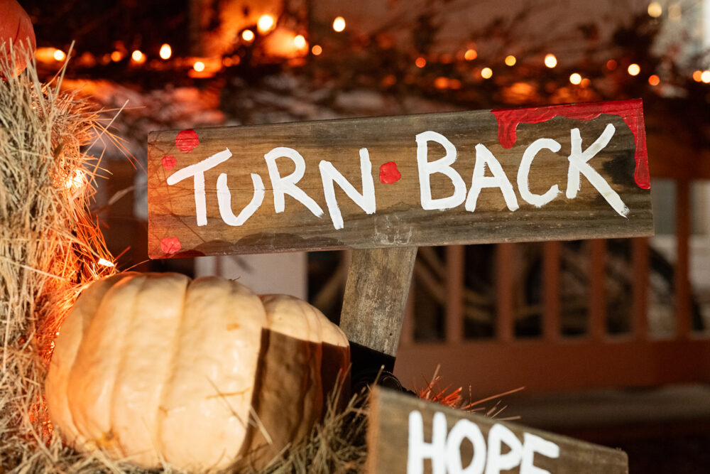 Easy, Spooky DIY Halloween Yard Signs Made from Wood Pallets